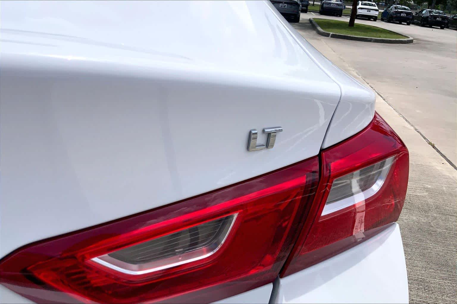 Used 2024 Summit White Chevrolet LT image 10