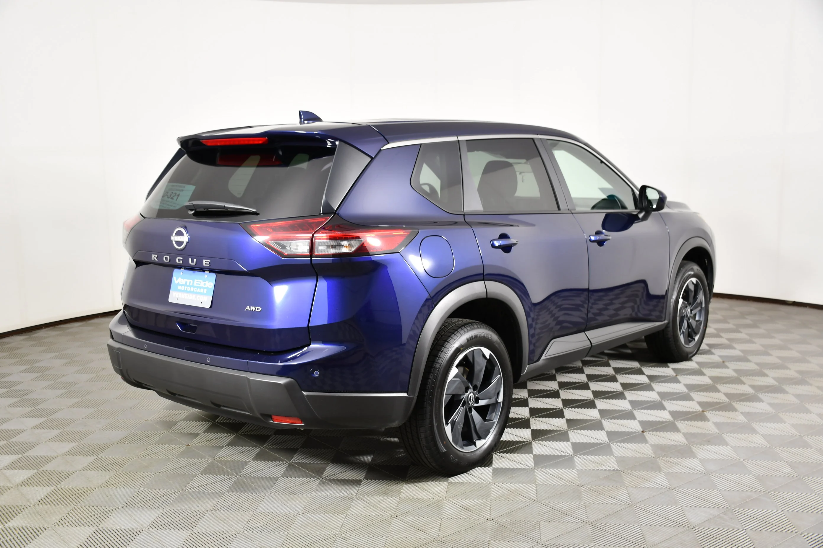 Used 2025 Deep Ocean Blue Pearl Nissan SV image 6
