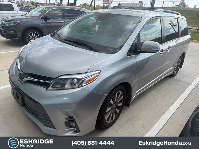 2020 Toyota Sienna Limited V6 7-Passenger FWD's photo