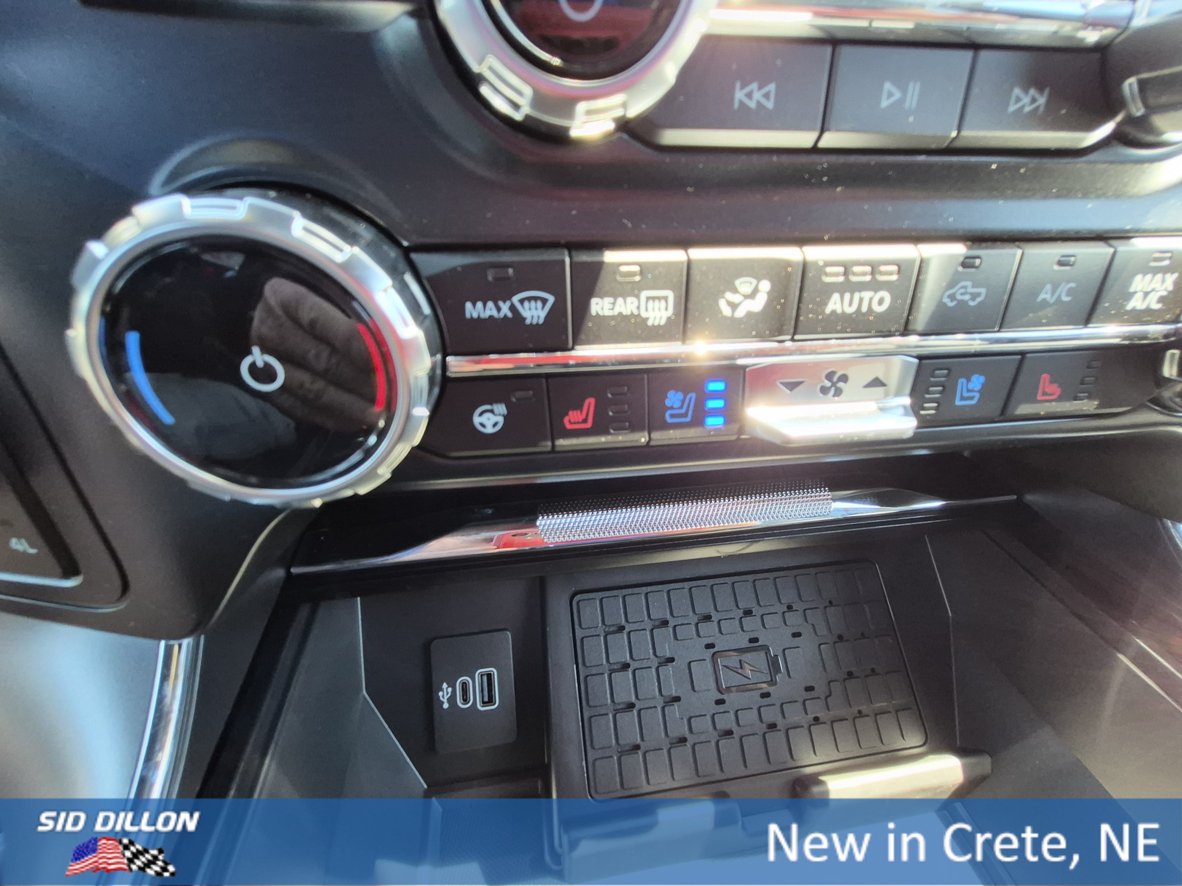 New 2026 Carbonized Gray Metallic Ford LARIAT image 10