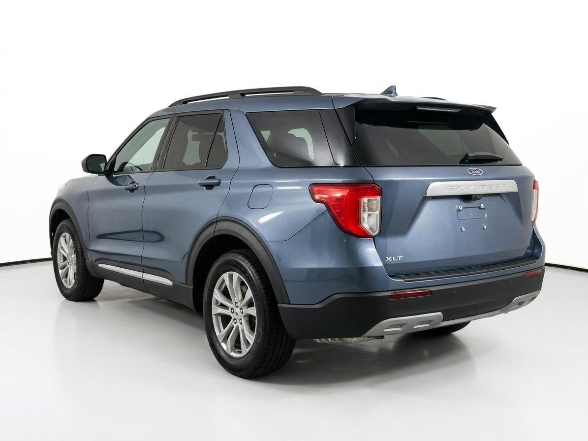 Used 2021 Infinite Blue Metallic Tinted Clearcoat Ford XLT image 10