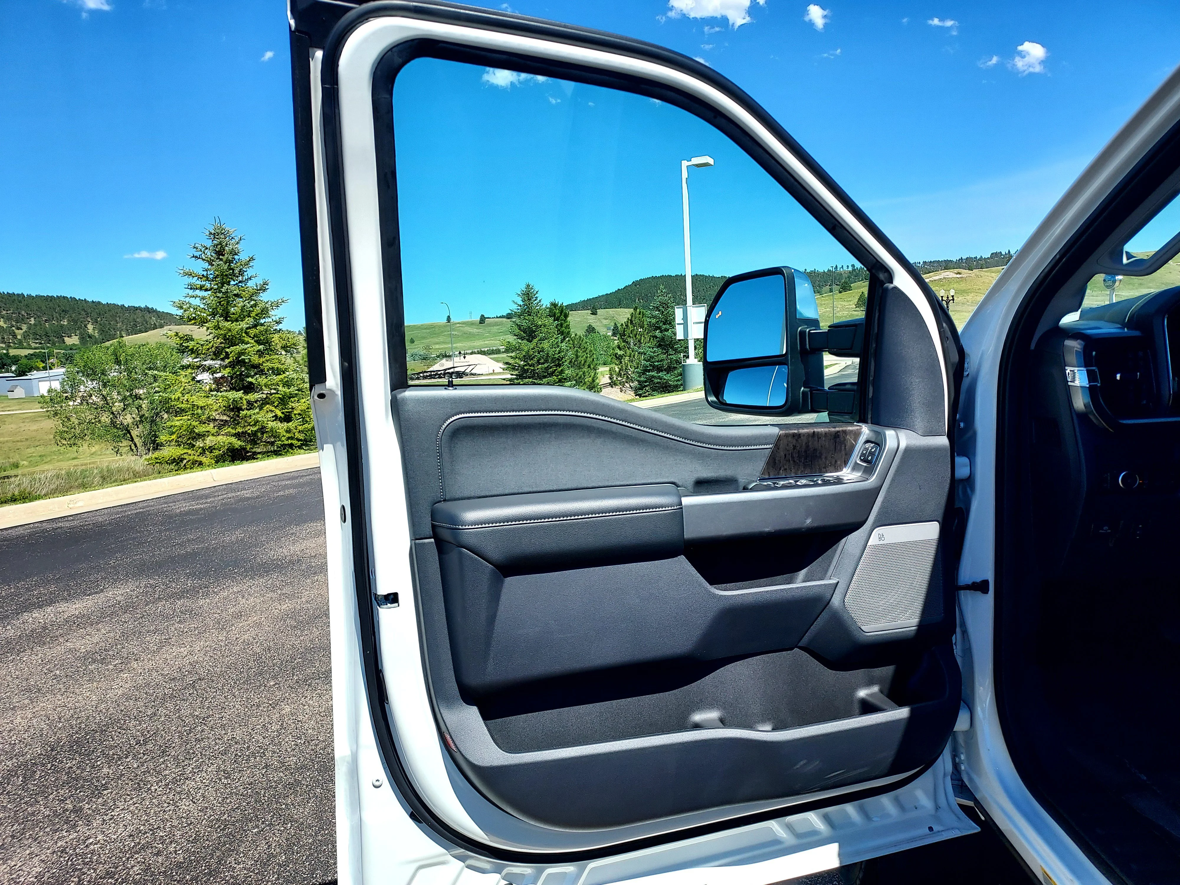 New 2026 Star White Metallic Tri-Coat Ford LARIAT image 13