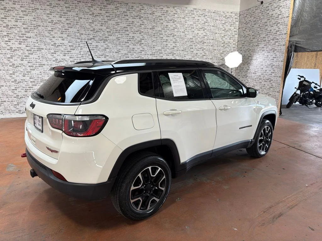 Used 2019 White Clearcoat Jeep Trailhawk image 7