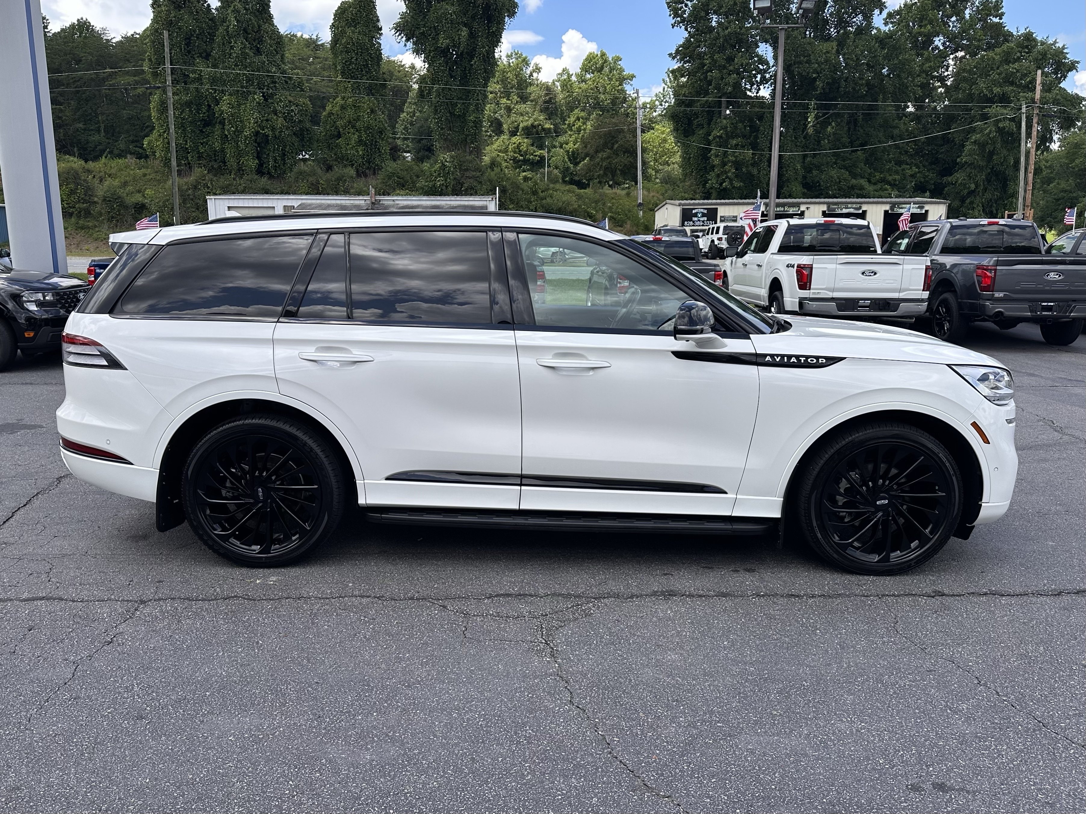 Used 2023 Pristine White Metallic Tri-Coat Lincoln Reserve image 5