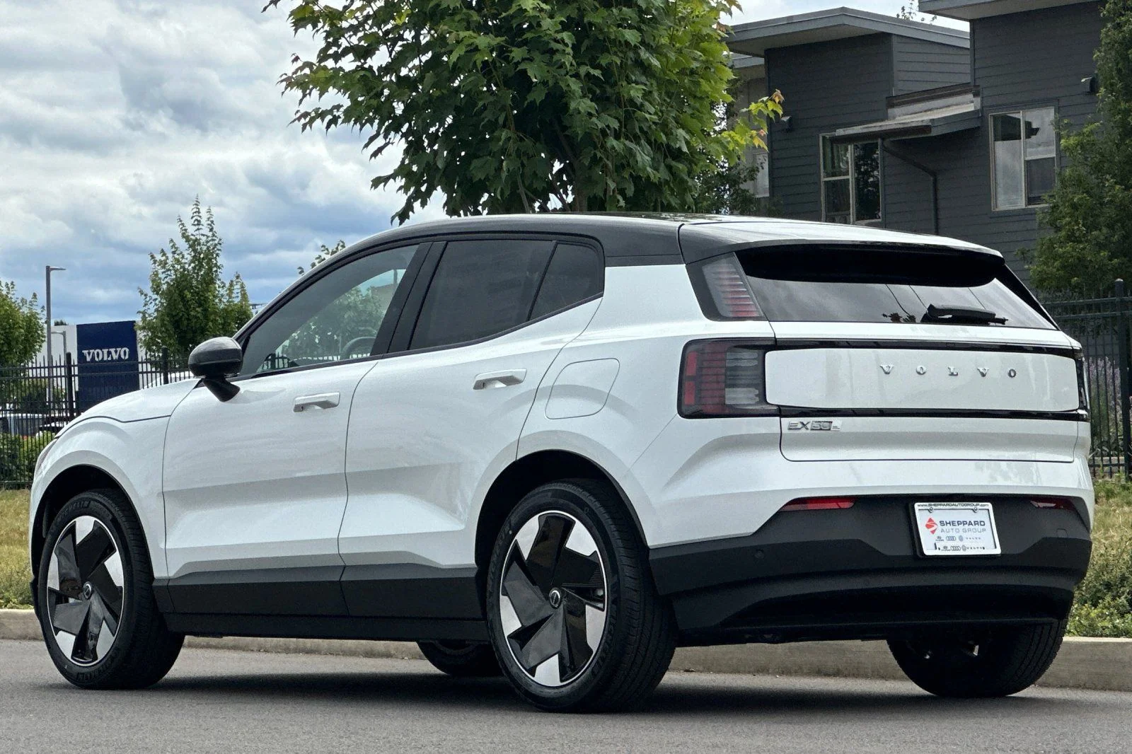 New 2026 Crystal White Volvo Plus image 5