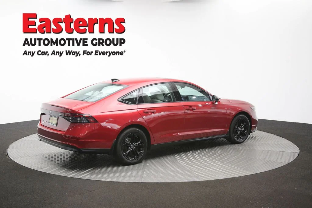 Used 2025 Red Honda SE image 41