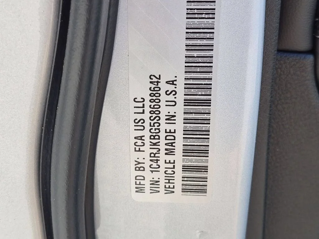 Used 2025 Silver Jeep Limited image 34