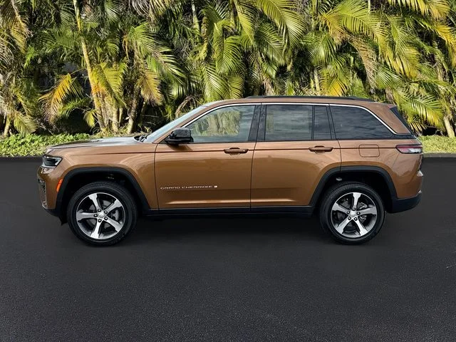 New 2026 Copper Shino Metallic Clear-Coat Exterior Paint Jeep Limited image 2