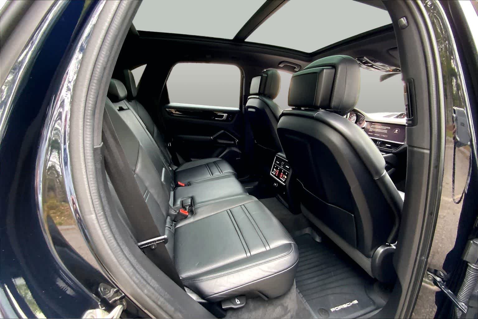 2022 Porsche Cayenne Base - Photo 18