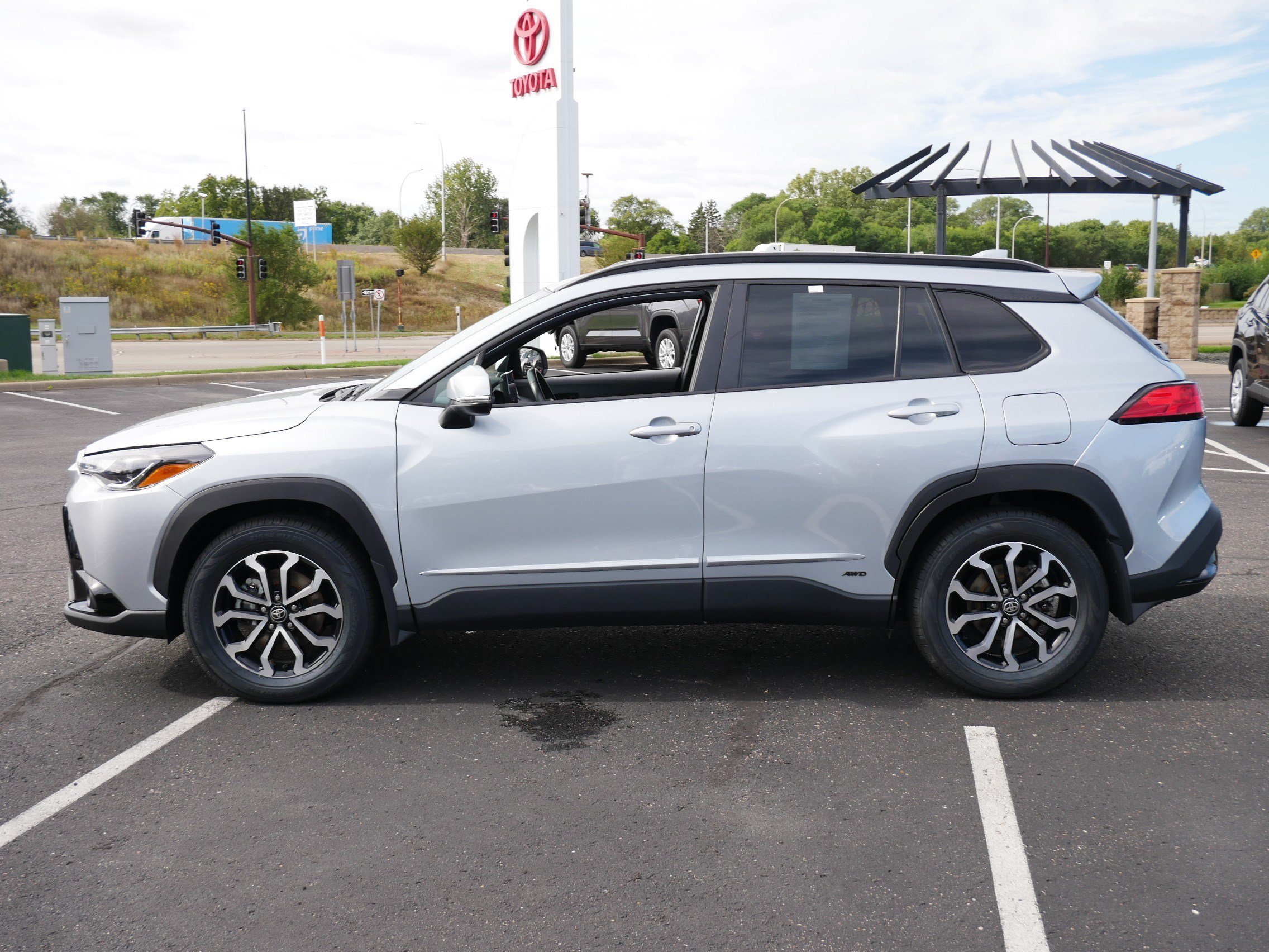 Certified Used 2023 SONIC SILVER Toyota Hybrid SE image 4