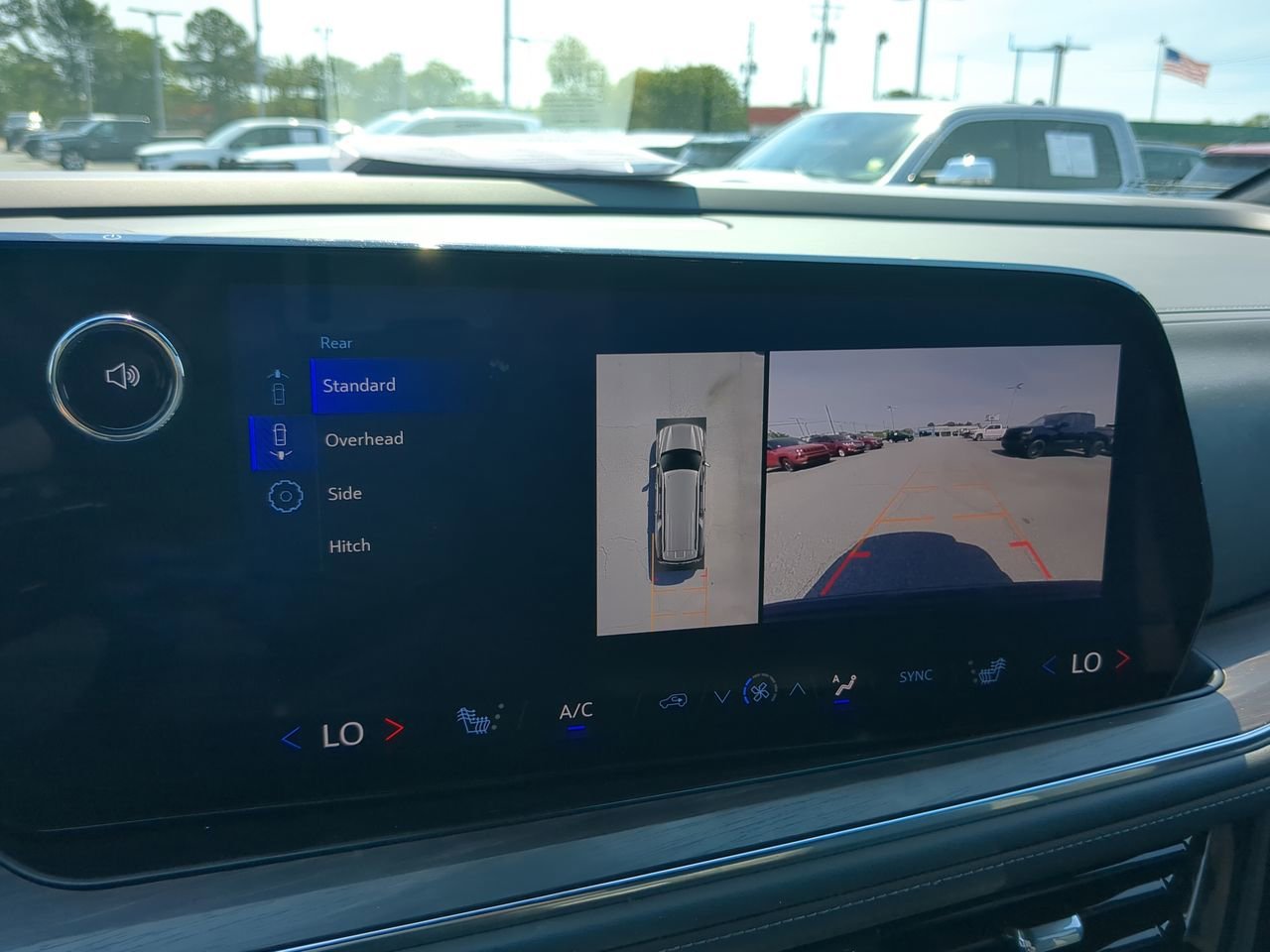 2025 Chevrolet Suburban Z71 - Photo 19