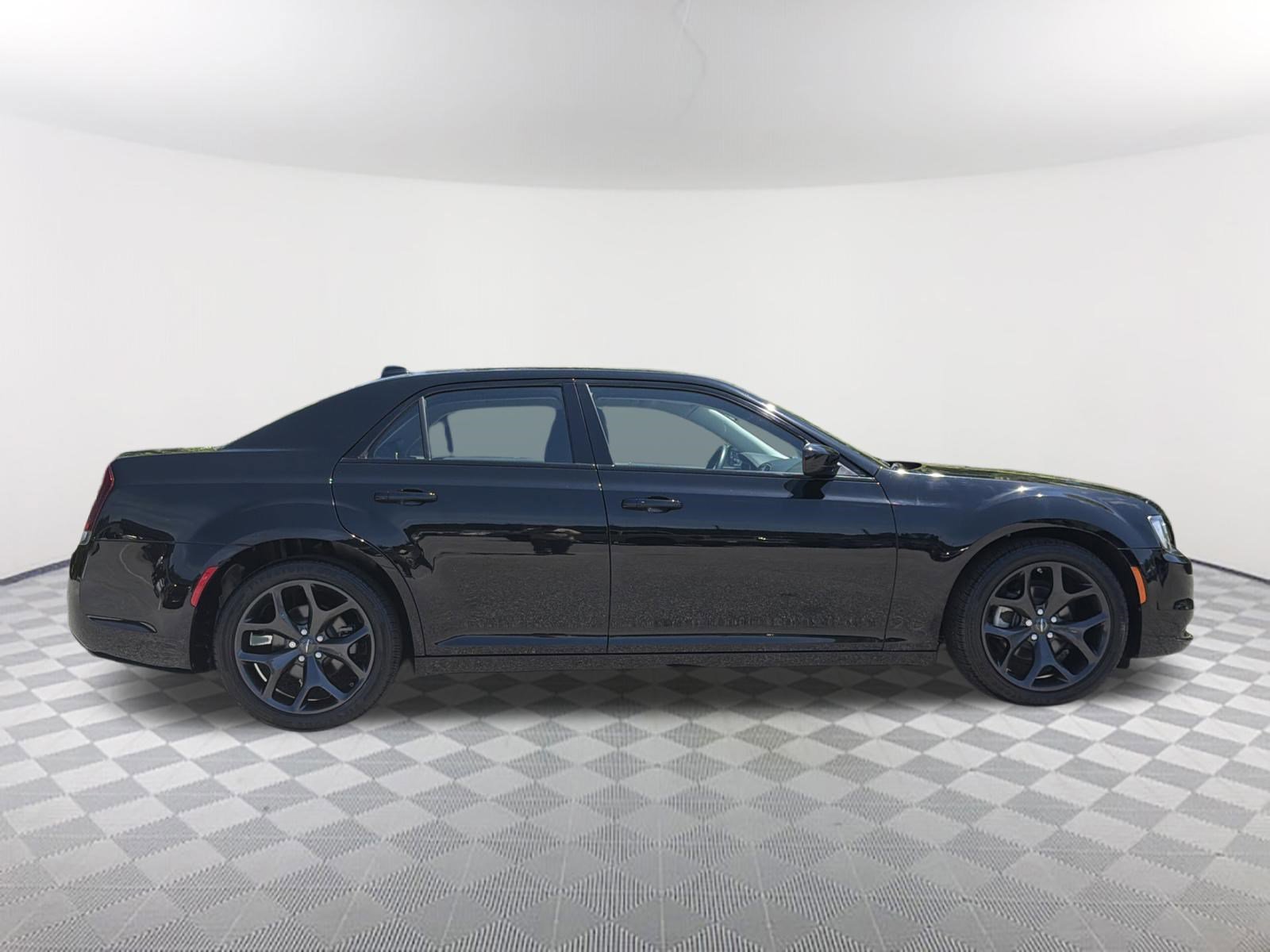 2022 Chrysler 300 Touring - Photo 7