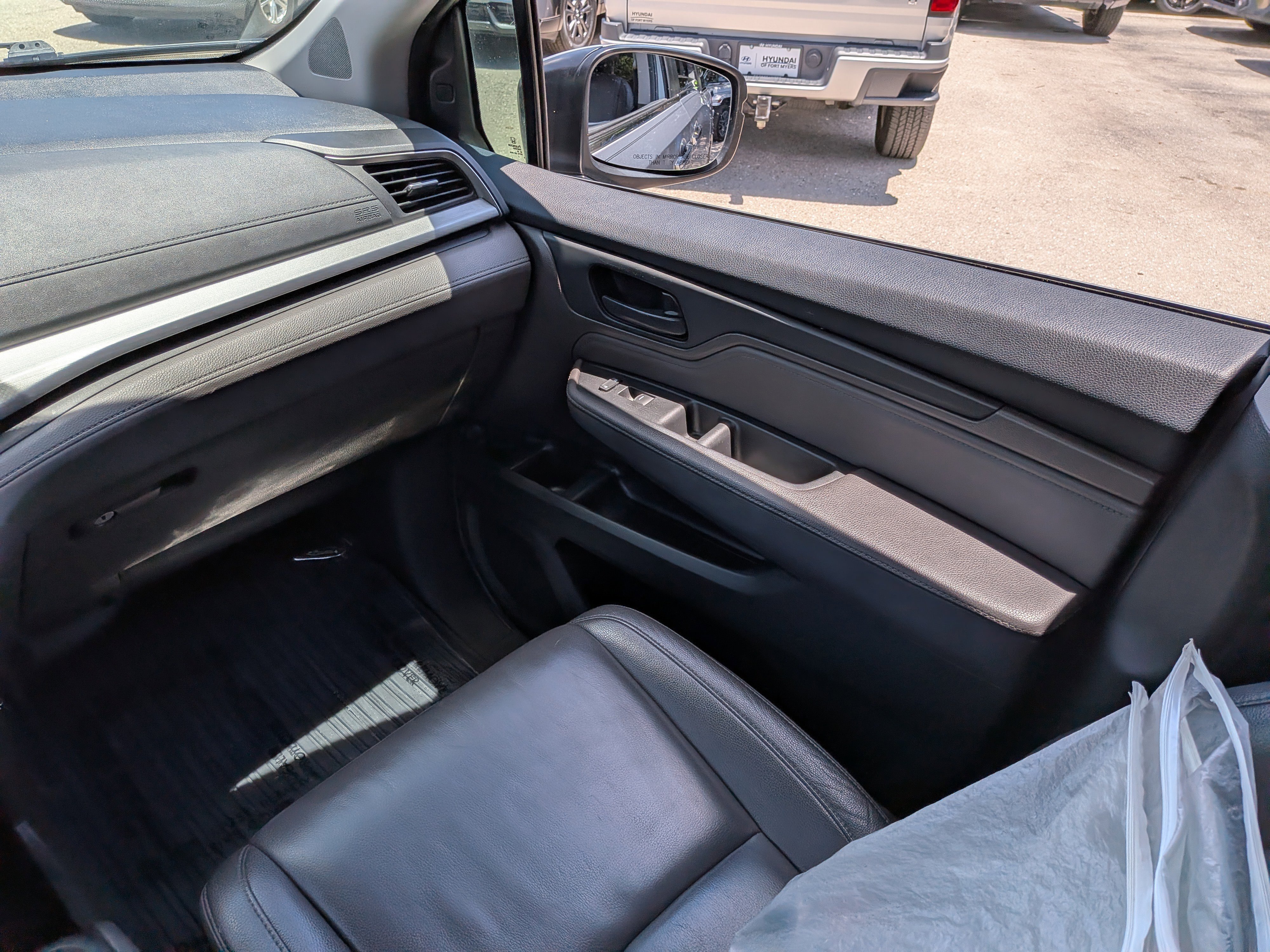 Used 2019 Lunar Silver Metallic Honda Touring image 22