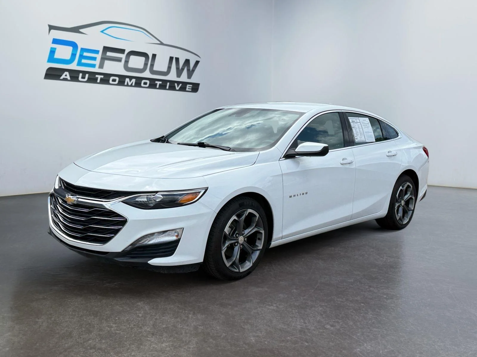 Used 2024 Summit White Chevrolet 1LT image 7