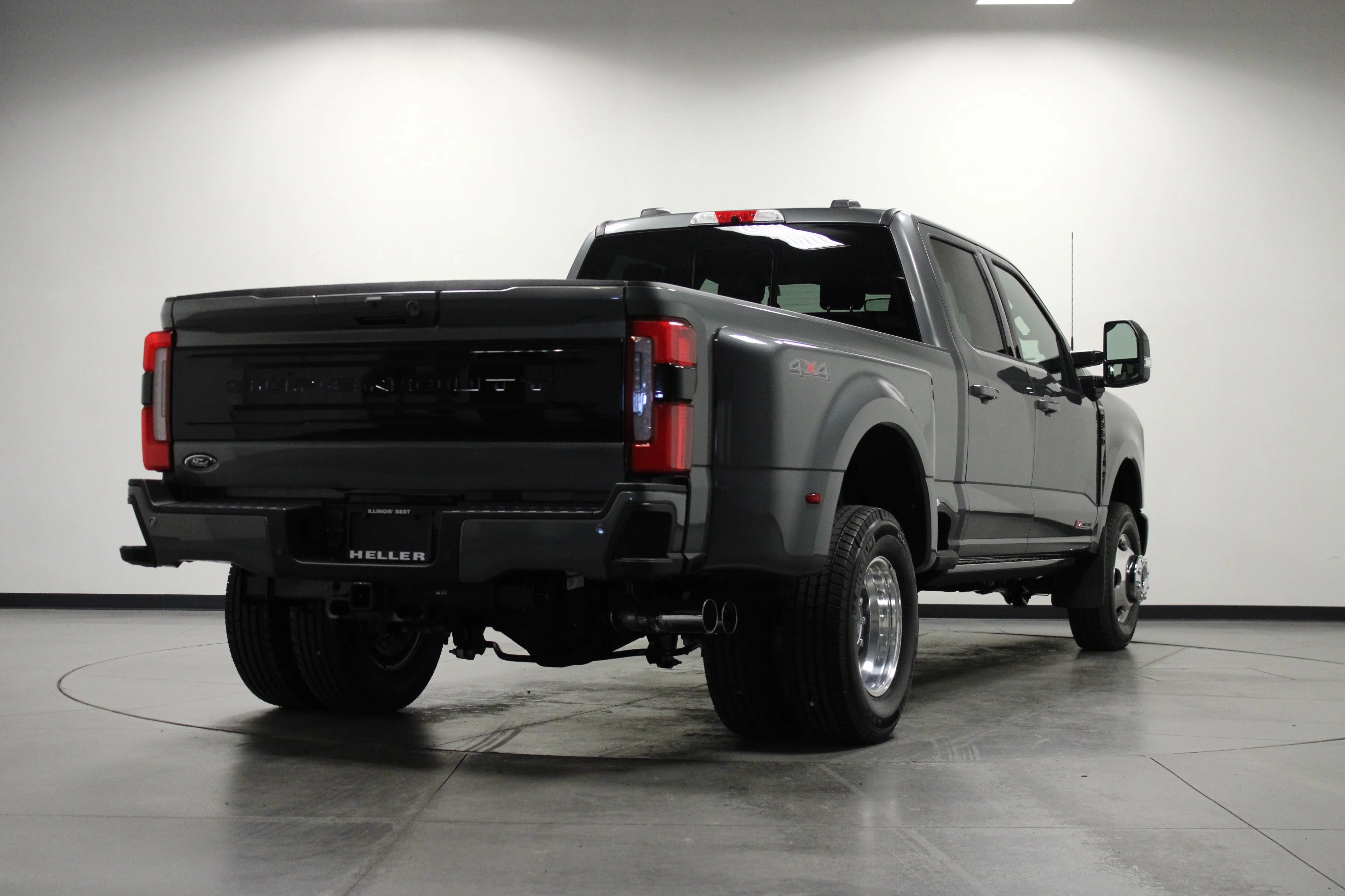 New 2026 Carbonized Gray Metallic Ford F-350® Platinum® image 4