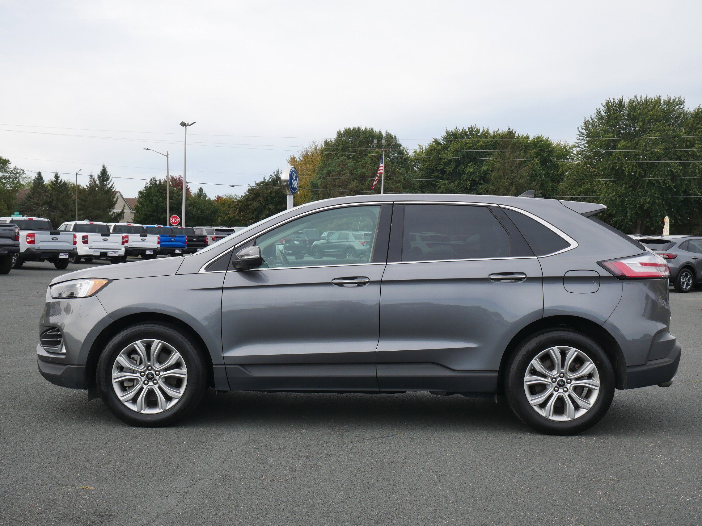 2024 Ford Edge Titanium photo 2