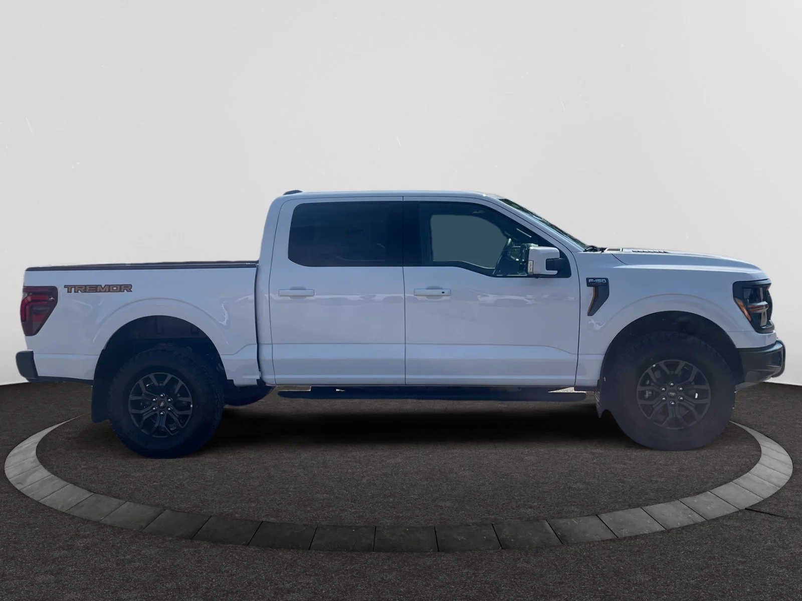 New 2026 Oxford White Ford Tremor image 6