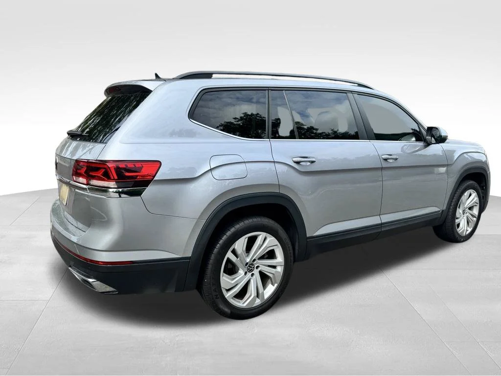 Used 2021 Silver Volkswagen 3.6L V6 SE w/Technology image 4