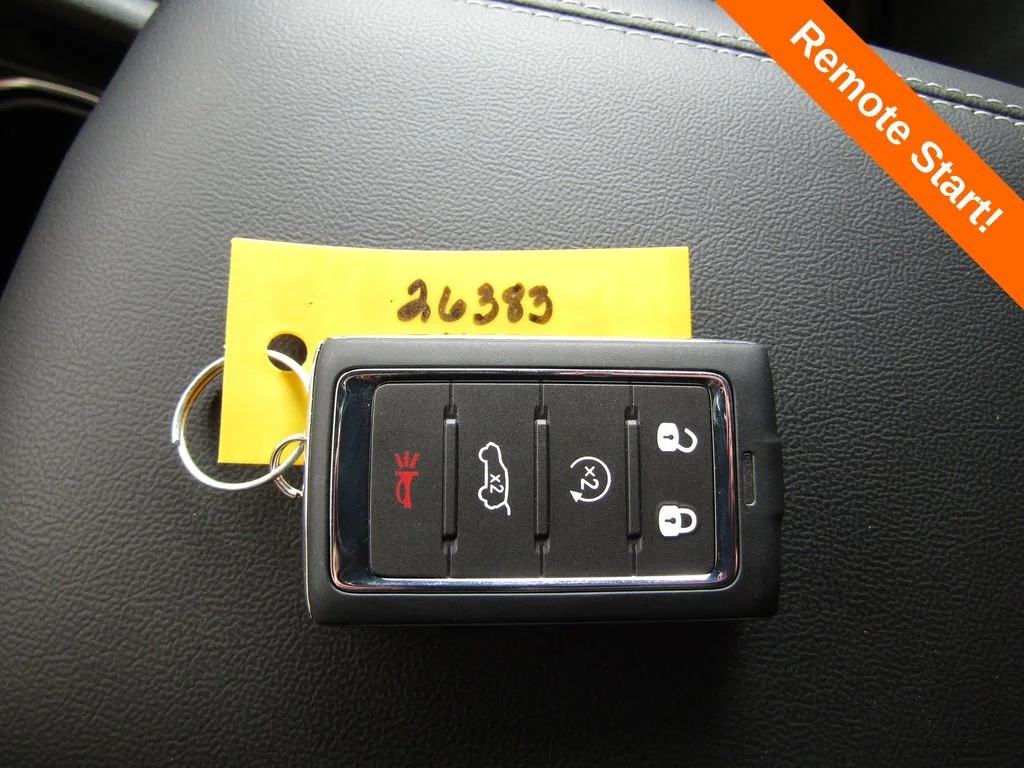 New 2026 Diamond Black Crystal Pearlcoat Jeep Altitude image 21