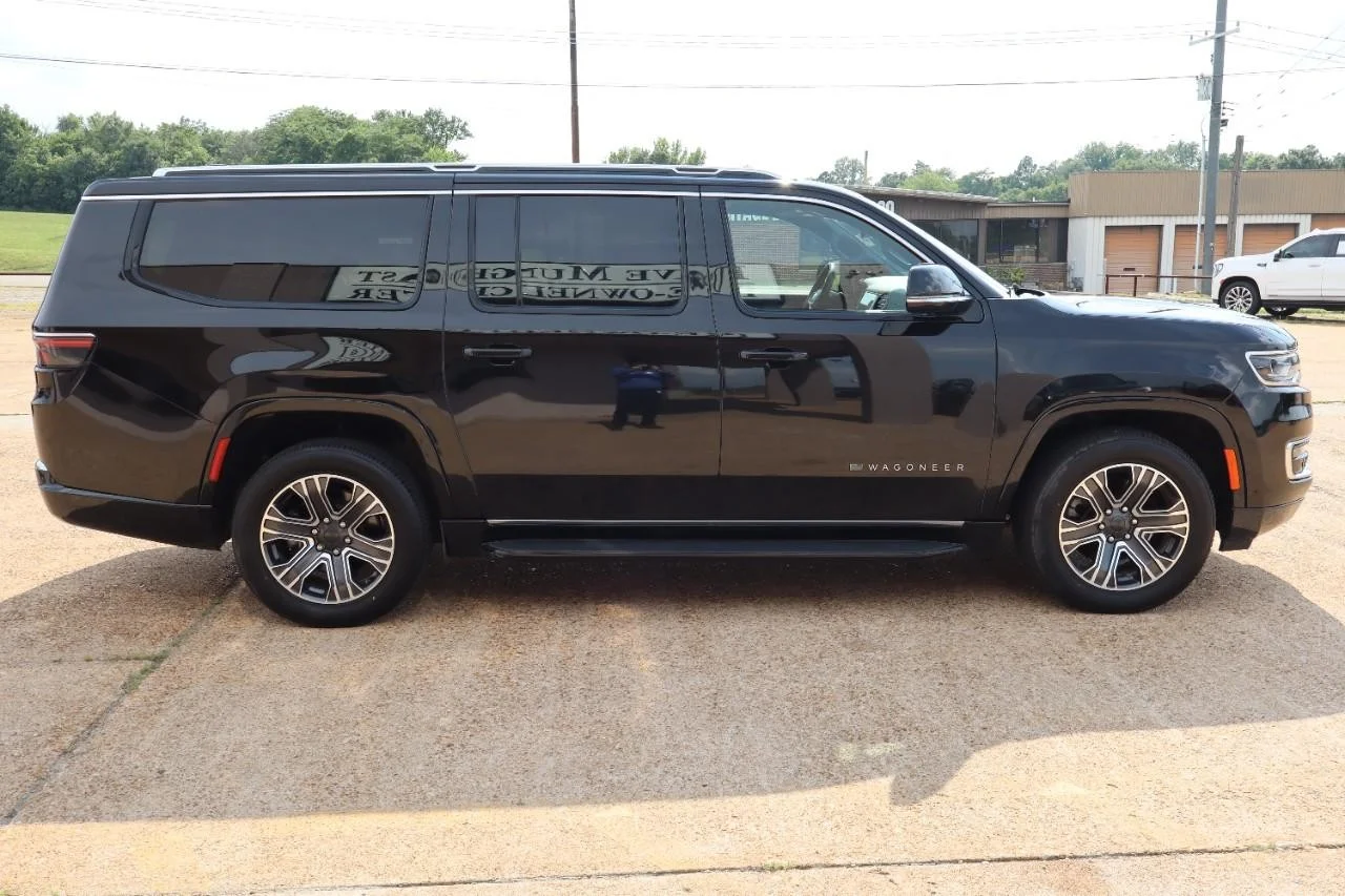Used 2024 Diamond Black Crystal Pearl Coat Jeep Series II image 6