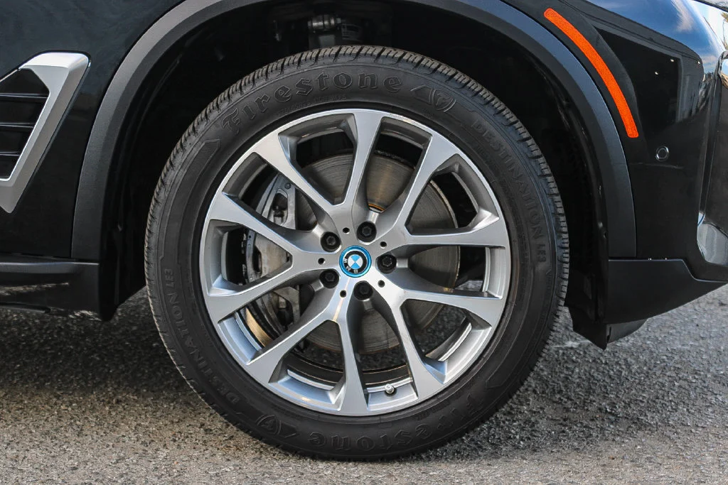 Used 2025 Black BMW xDrive50e image 11
