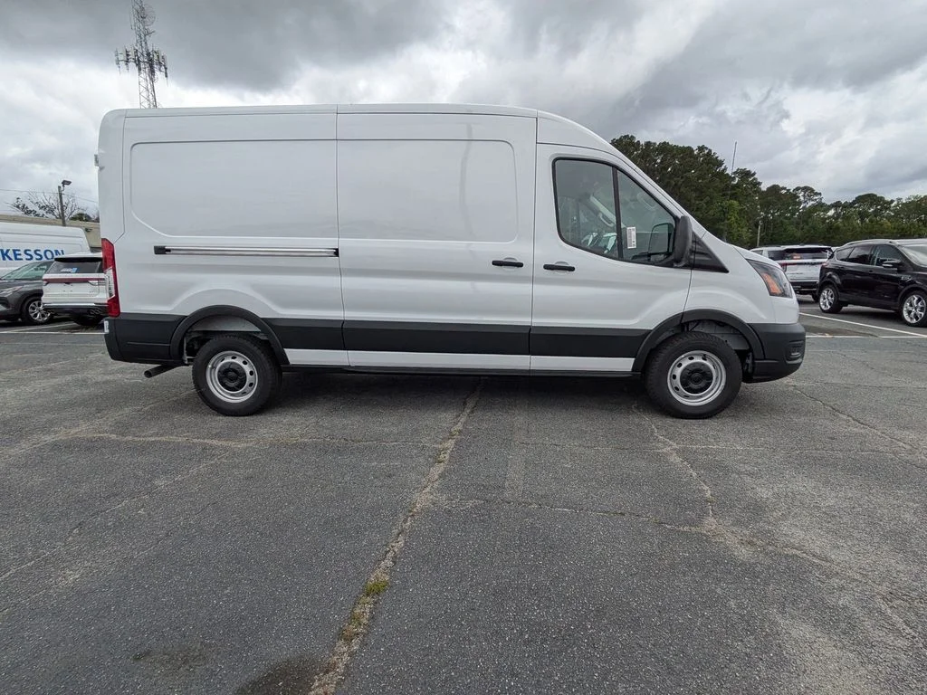 New 2026 Oxford White Ford Base image 3
