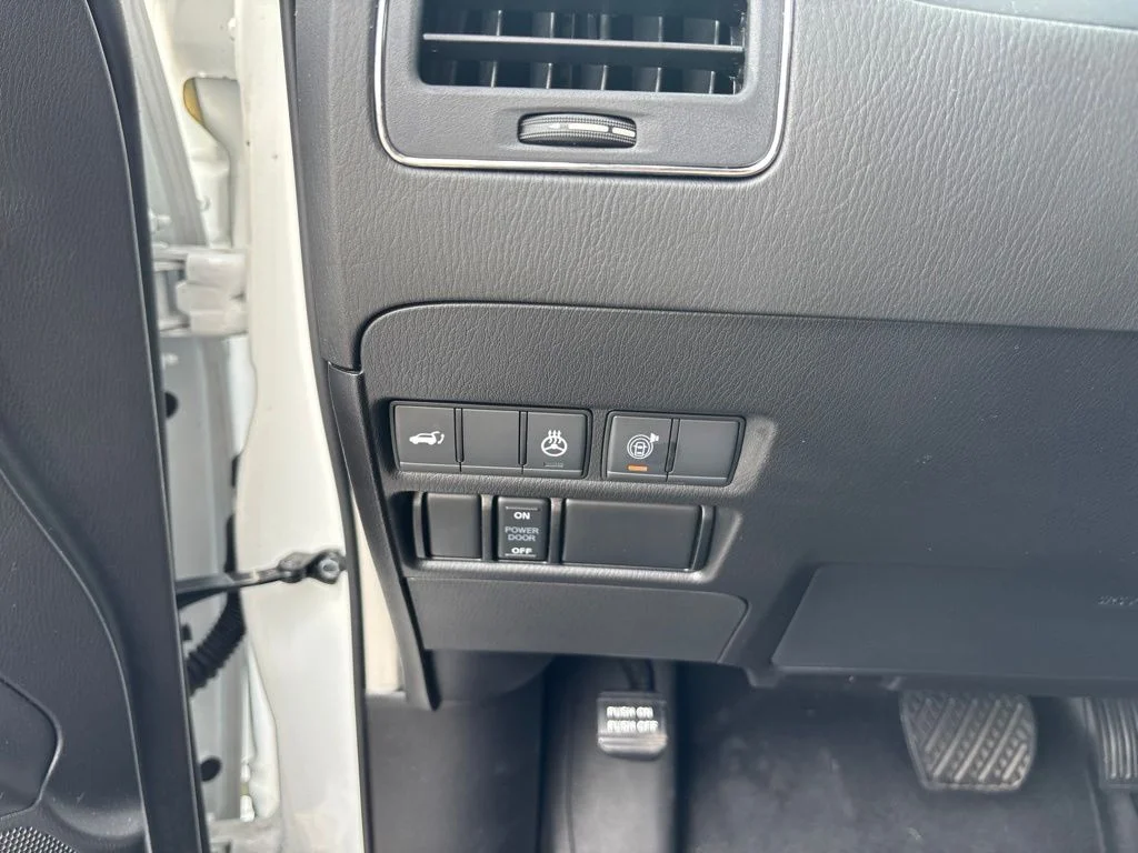 Used 2023 White Nissan SL image 14