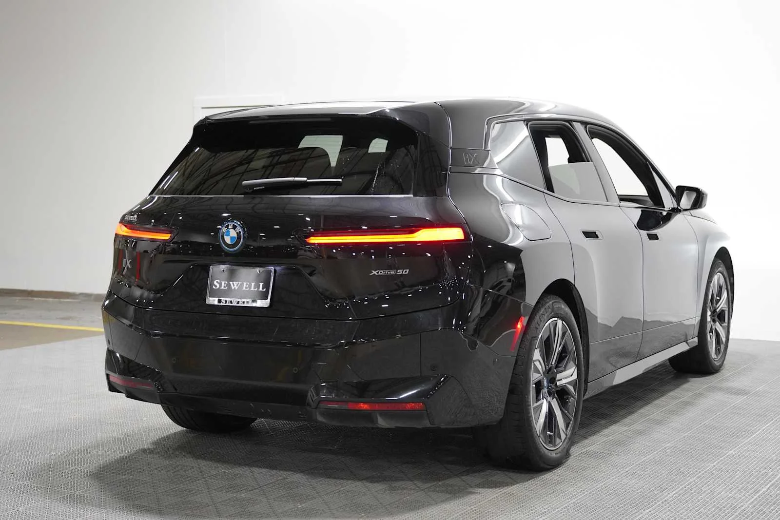Certified Used 2023 Black Sapphire Metallic BMW xDrive50 image 4