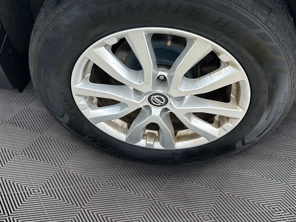 Used 2019 Silver Nissan SV image 31