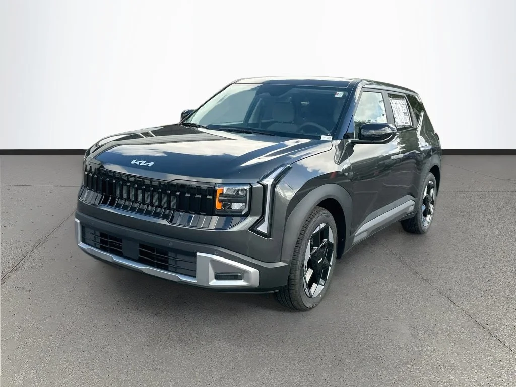 New 2027 Interstellar Gray Kia S image 3