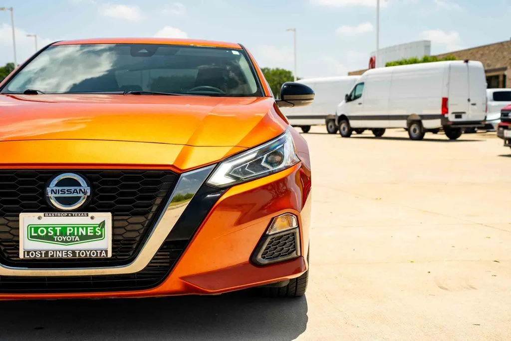 Used 2022 Orange Nissan 2.0 SR image 8