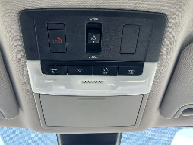 Used 2020 Red Nissan 2.5 Platinum image 31