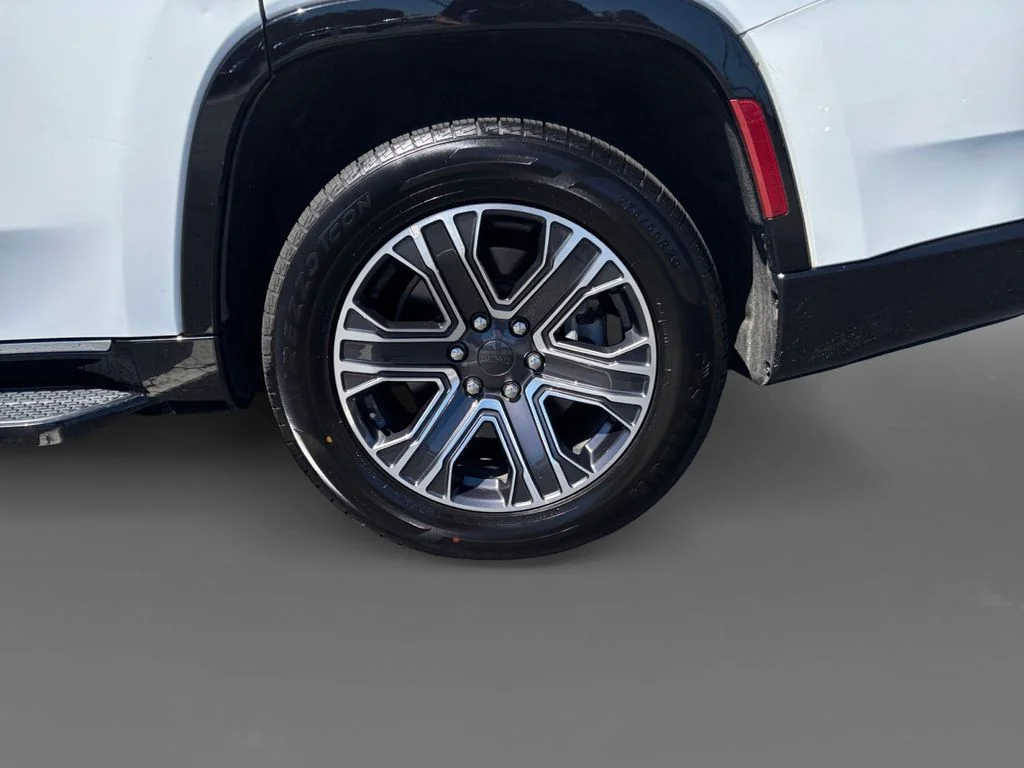 Used 2024 White Jeep Series II image 9