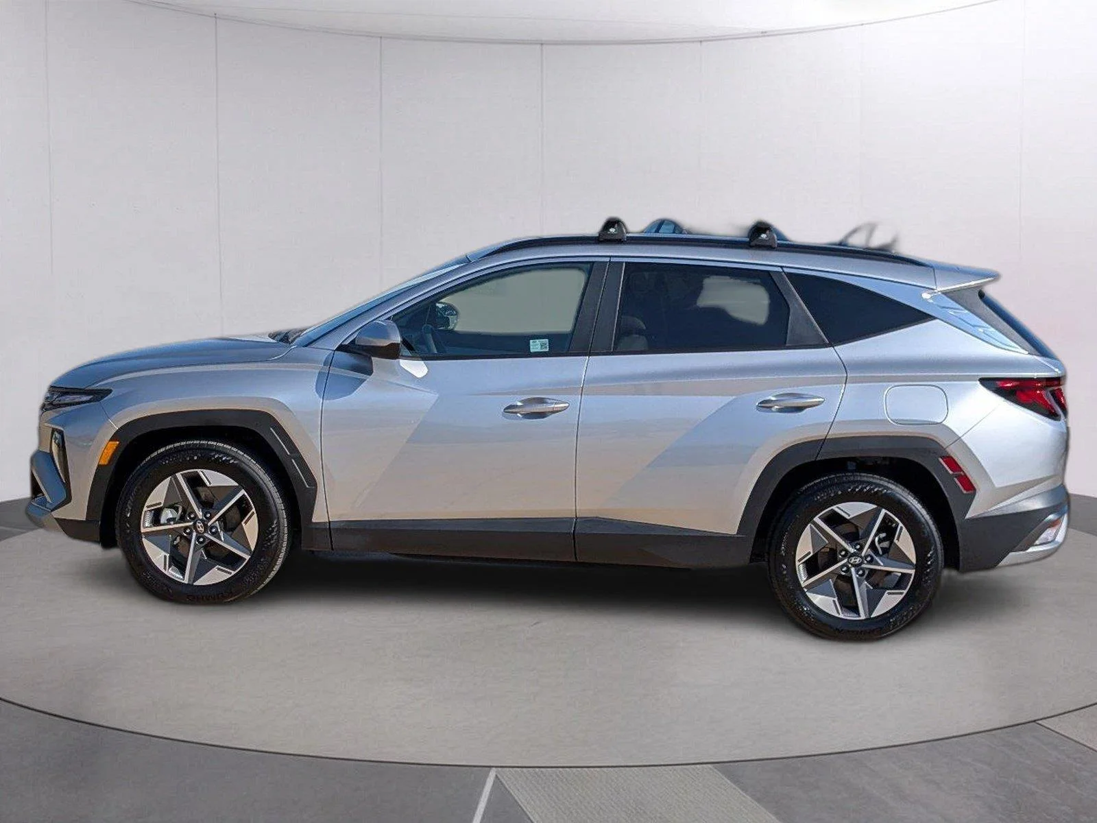 Used 2025 Shimmering Silver Hyundai SEL image 2