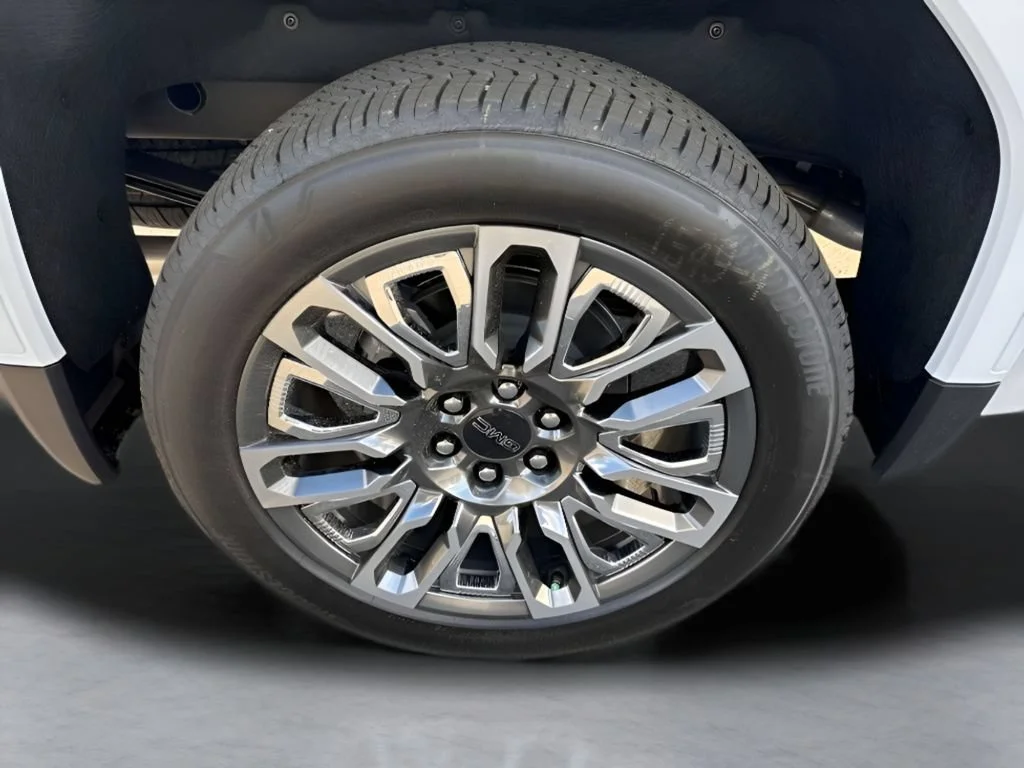 New 2026 Glacier White Tricoat GMC Denali Ultimate image 39