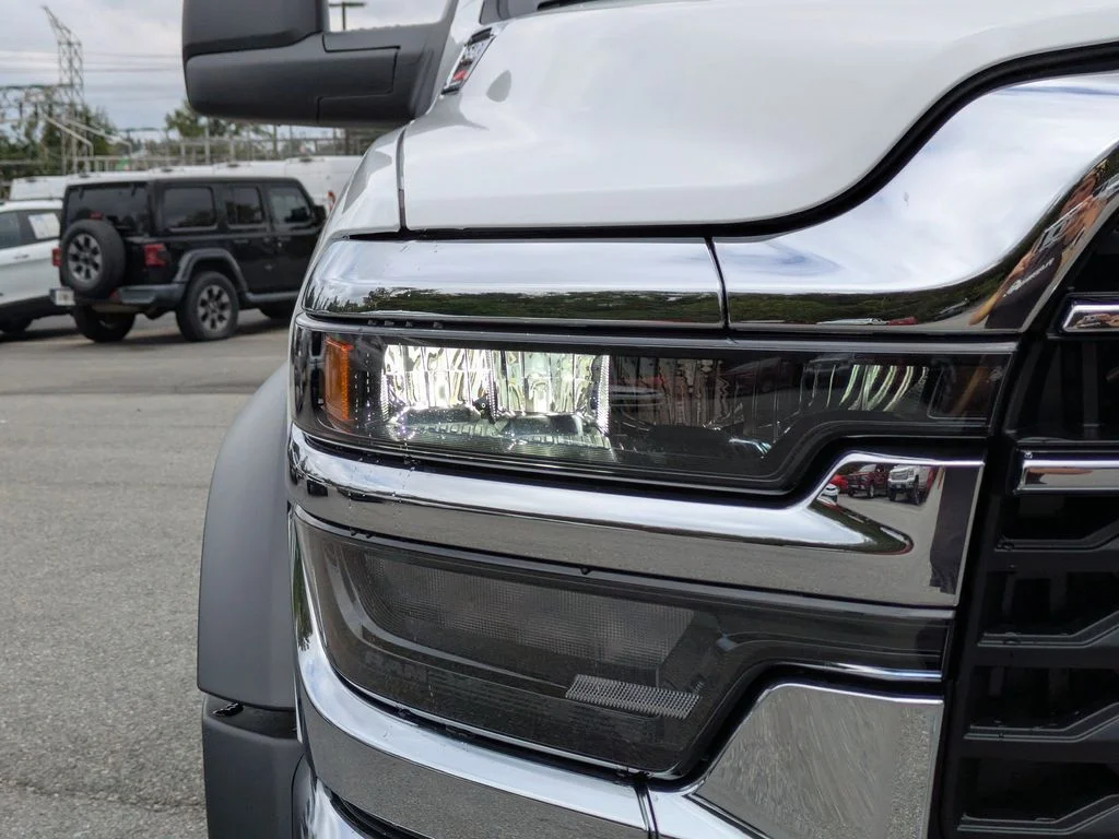 New 2026 Bright White Clear-Coat Exterior Paint RAM Tradesman image 10