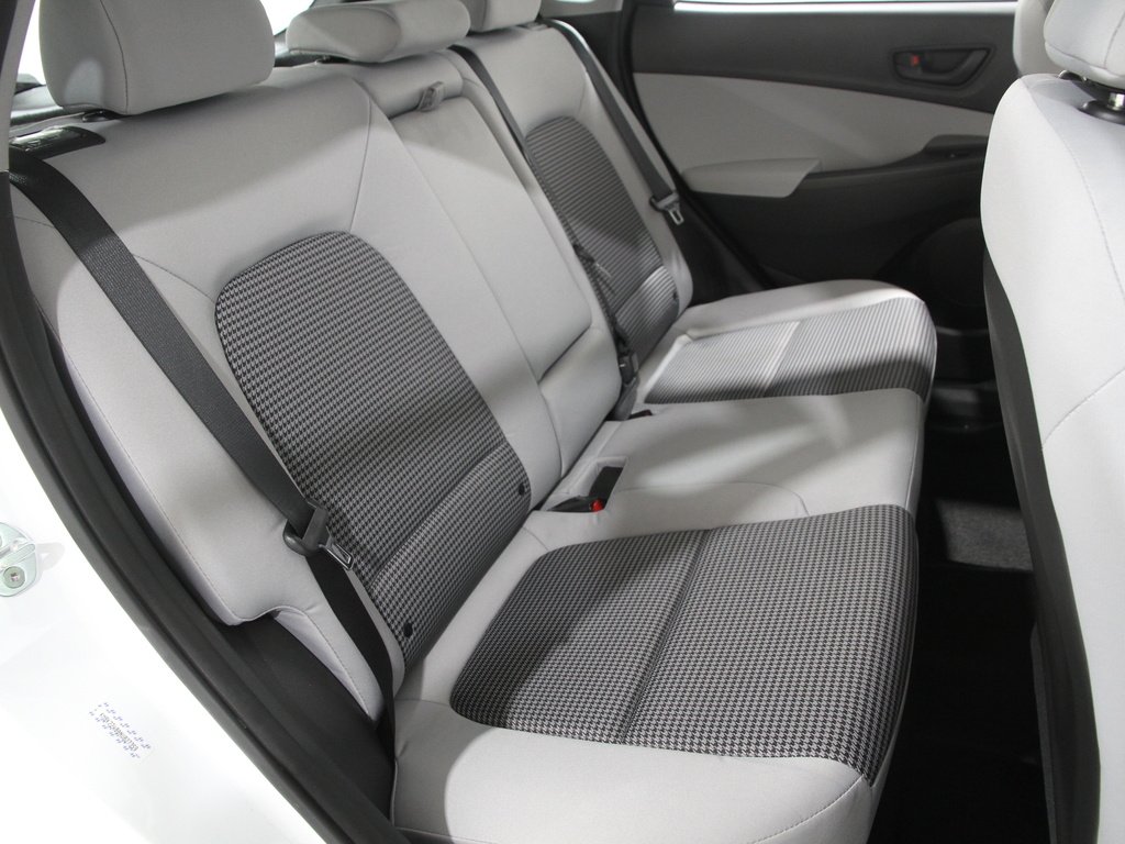 2022 Hyundai Kona SE photo 2