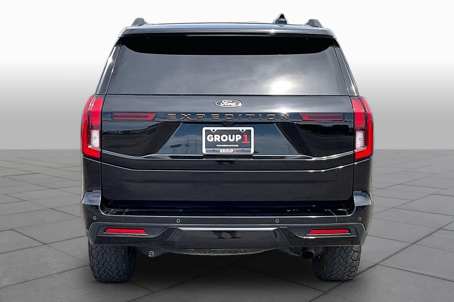 Used 2025 Agate Black Metallic Ford Tremor image 5