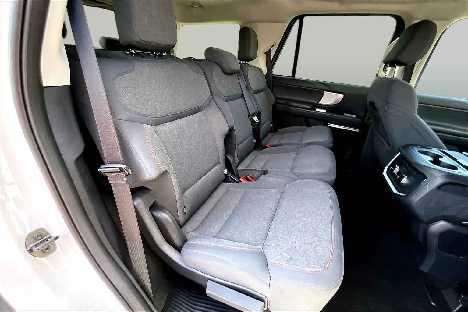 Used 2025 Oxford White Ford Active image 19
