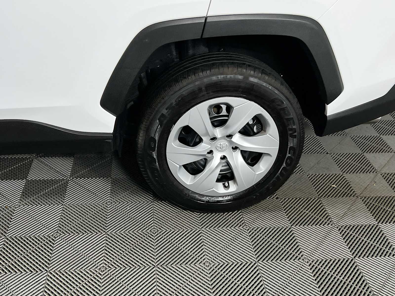 Used 2024 Ice Cap Toyota LE image 29