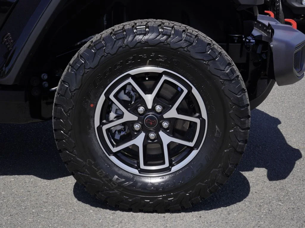 New 2026 Black Clear-Coat Exterior Paint Jeep Rubicon image 9