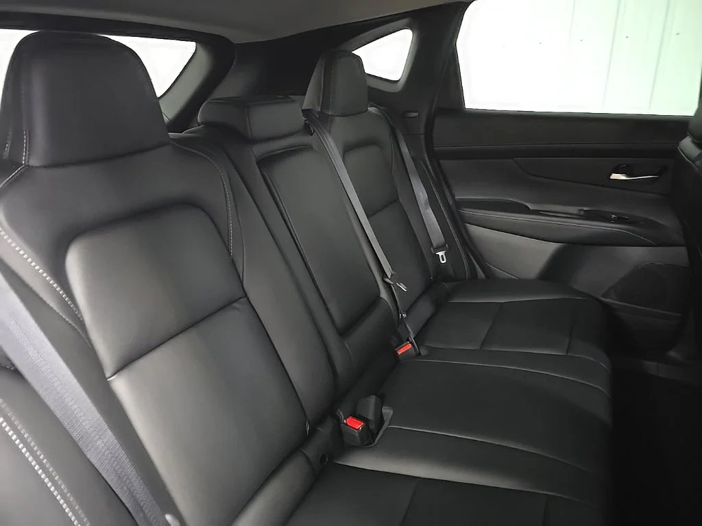 Used 2025 White Nissan SL image 17