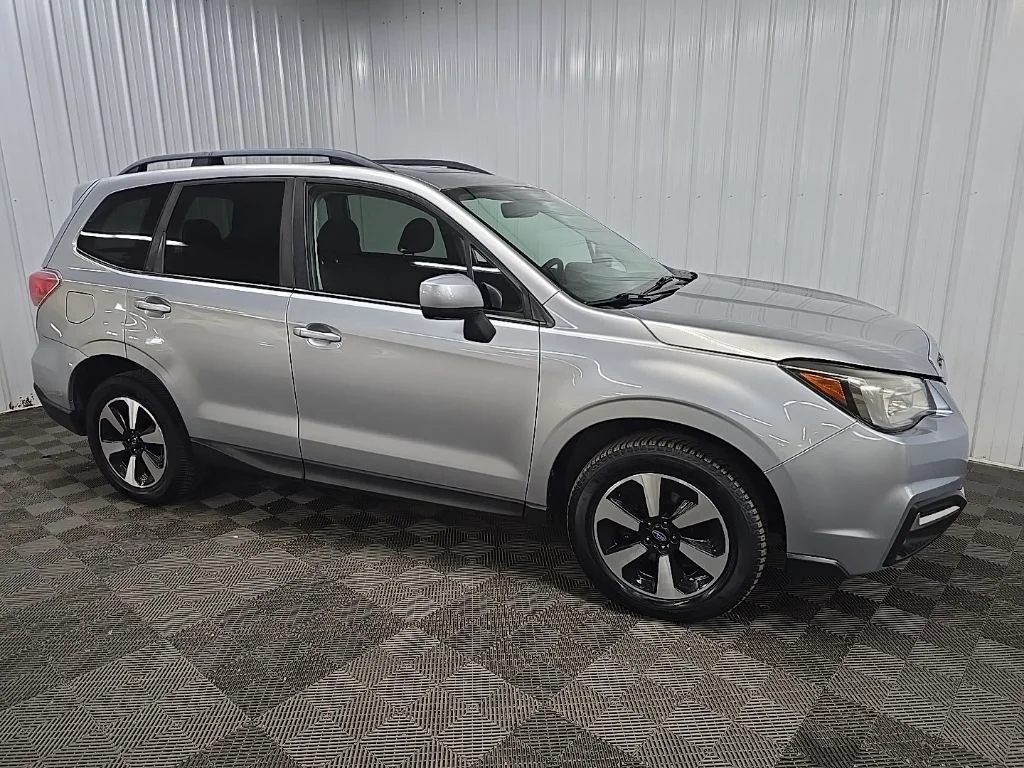 Used 2018 Ice Silver Metallic Subaru 2.5i Premium image 1