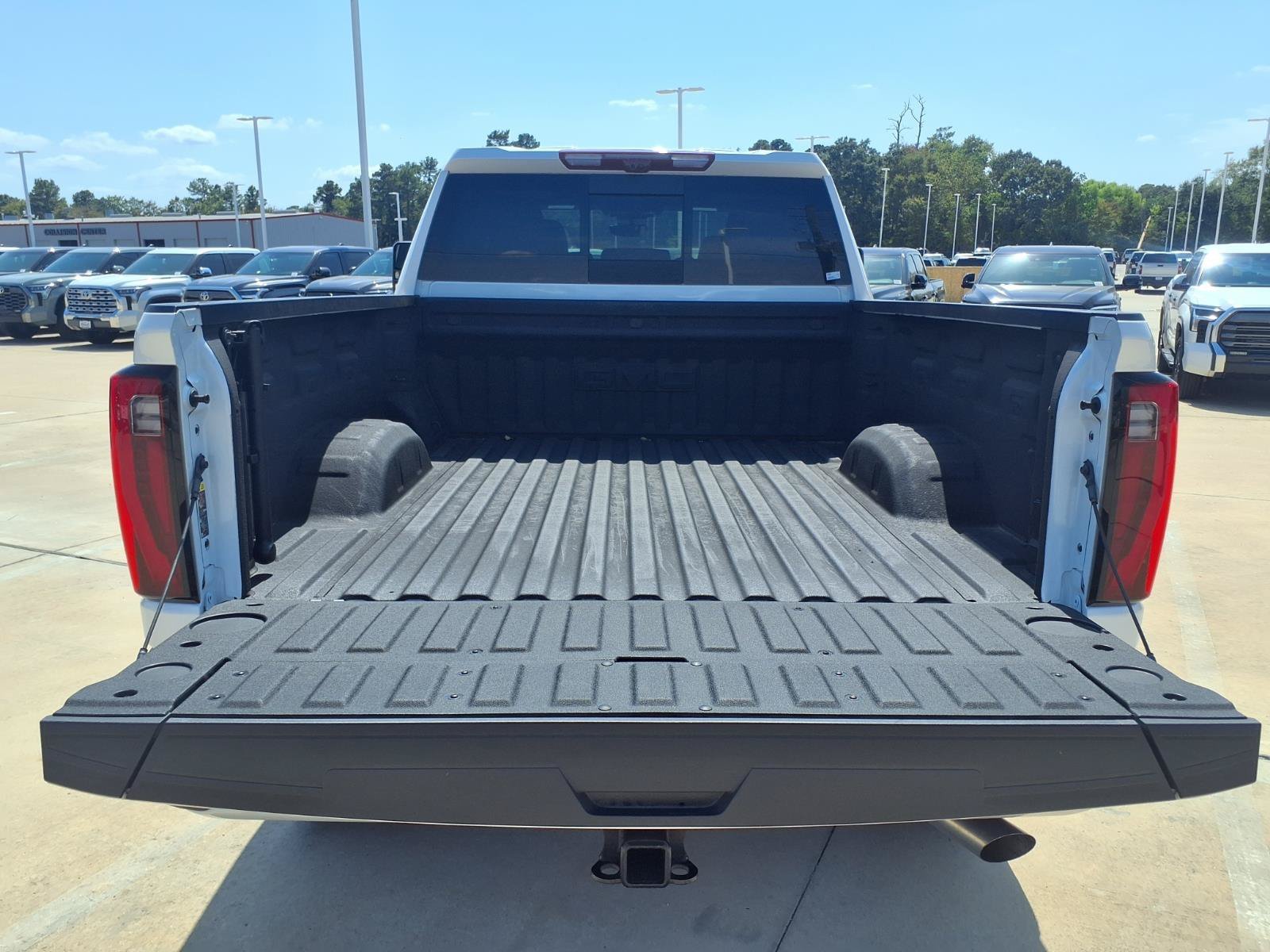 Used 2025 White Frost GMC Denali image 10