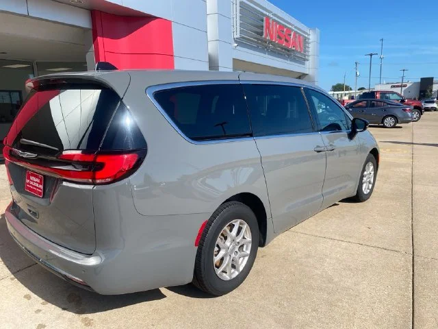 Used 2024 Silver Mist Clearcoat Chrysler Touring L image 8
