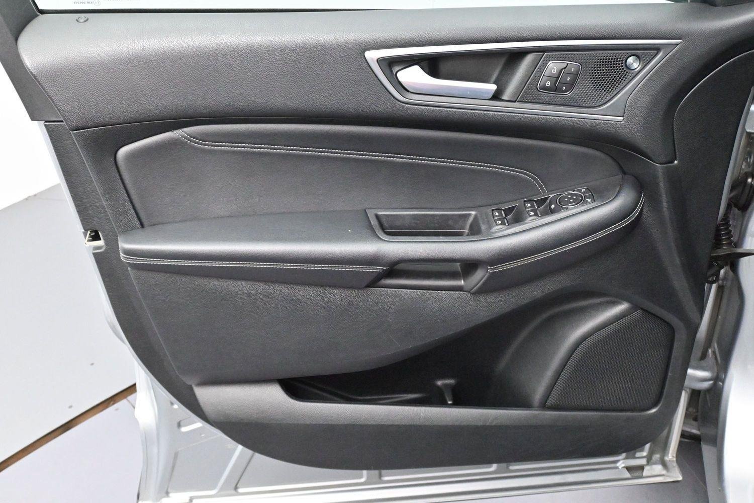 Used 2022 Iconic Silver Ford Titanium image 13