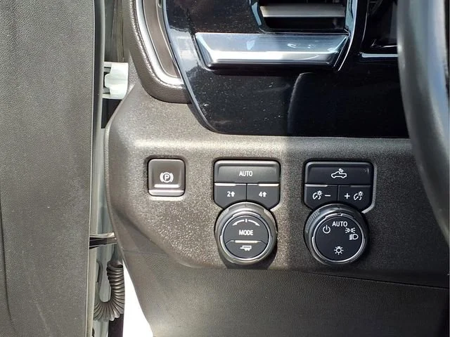 Used 2024 Summit White Chevrolet LT image 14