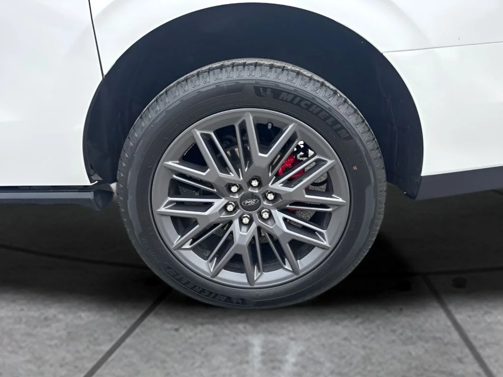 Used 2025 White Ford Platinum image 37