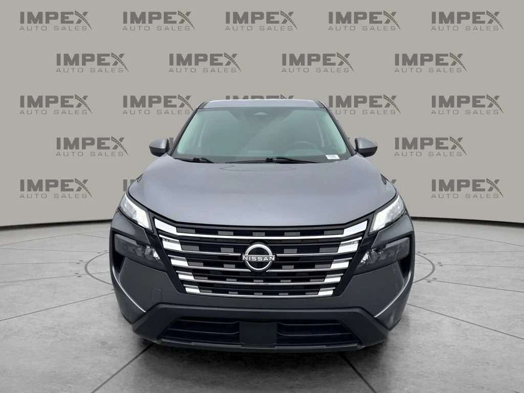 Used 2024 Gray Nissan SV image 8