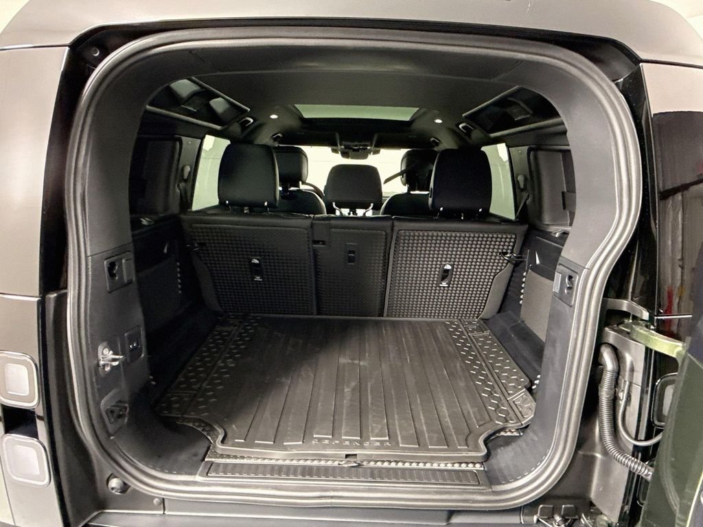 New 2026 Woolstone Green Land Rover X-Dynamic SE image 28